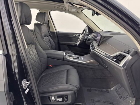 Used 2025 BMW X7 xDrive40i w/ Parking Assistance Package AWD/4WD image 16