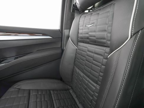 Used 2026 Cadillac Escalade Platinum Sport w/ LPO, Floor Liner Package image 31