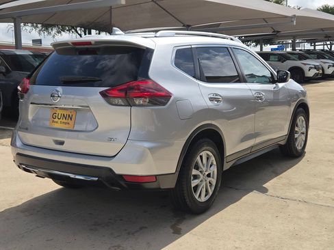 Used 2018 Nissan Rogue SV FWD image 3