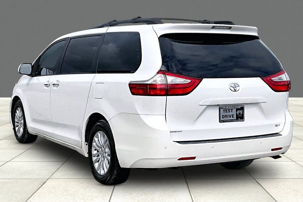 Used 2017 Toyota Sienna XLE Premium FWD image 12