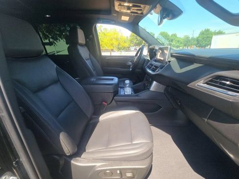 Used 2023 Chevrolet Suburban LT w/ LT Signature Package RWD image 8
