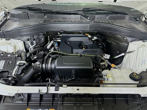 Used 2020 Ford Explorer XLT w/ Equipment Group 202A image 9