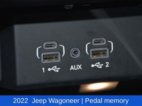 Used 2022 Jeep Wagoneer Series III w/ Premium Group I image 18