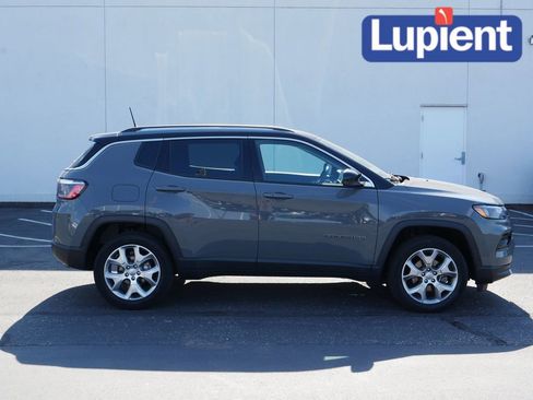 Used 2022 Jeep Compass Limited image 2