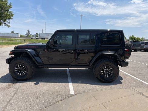 Used 2024 Jeep Wrangler Unlimited Rubicon AWD/4WD image 6