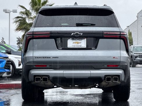 Used 2025 Chevrolet Traverse Z71 image 6