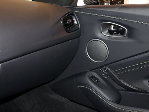 Used 2023 Aston Martin V12 Vantage RWD image 96