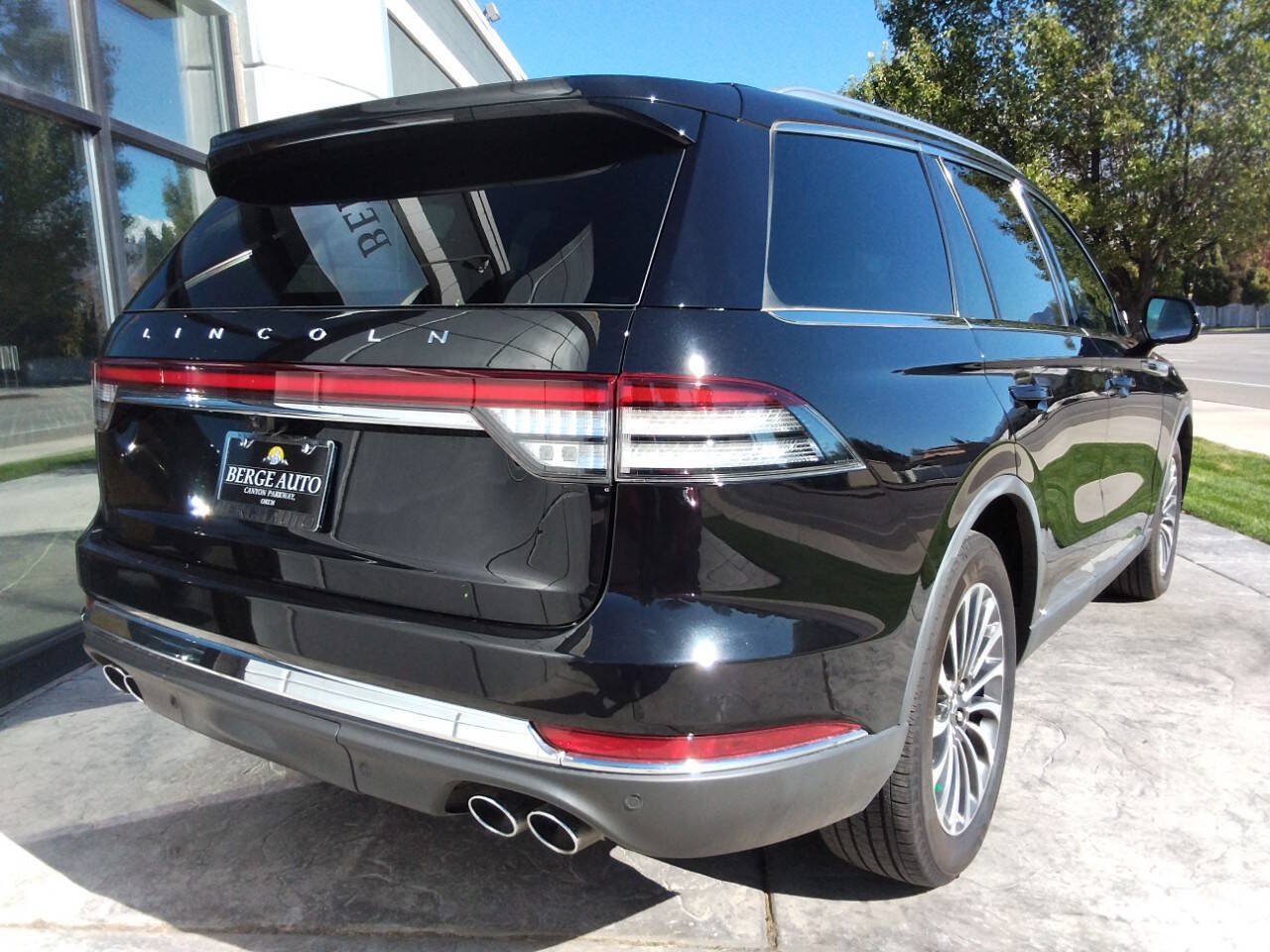 Used 2023 Lincoln Aviator AWD w/ Premium Package image 5