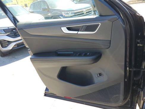 Used 2025 Volkswagen Atlas Cross Sport SEL image 29