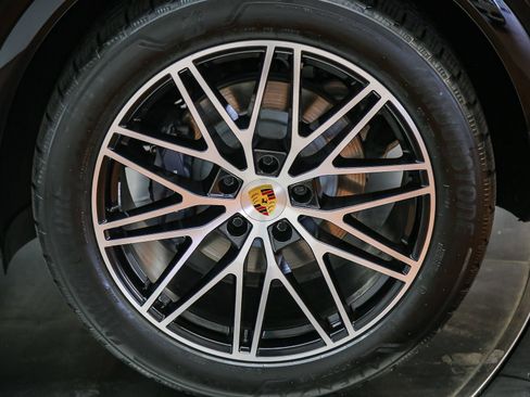 Certified 2024 Porsche Cayenne AWD/4WD image 14