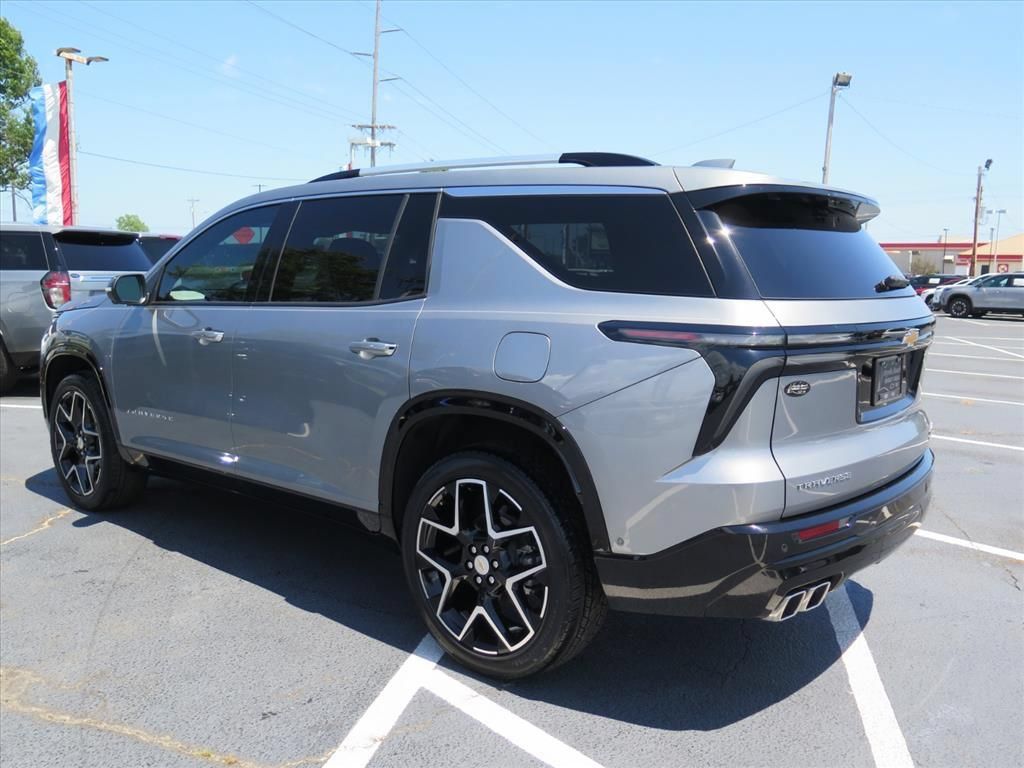 Used 2025 Chevrolet Traverse High Country FWD image 5