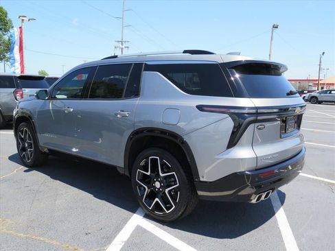 Used 2025 Chevrolet Traverse High Country FWD image 5