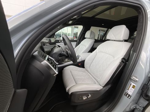 New 2027 BMW X7 xDrive40i w/ M Sport Package AWD/4WD image 11