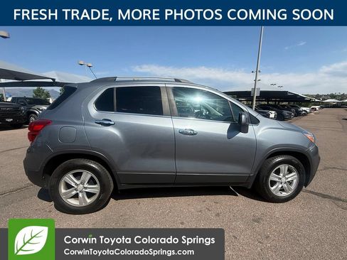 Used 2019 Chevrolet Trax LT w/ LT Convenience Package FWD image 9