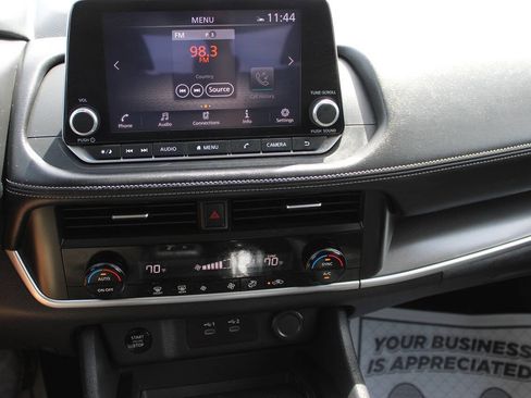 Used 2025 Nissan Rogue SV AWD/4WD image 15