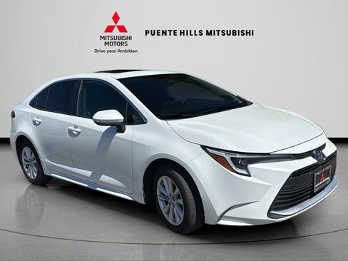 Used 2024 Toyota Corolla XLE FWD image 3