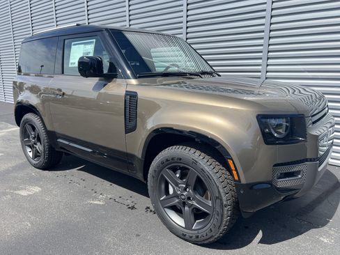 New 2025 Land Rover Defender 90 X-Dynamic SE image 6