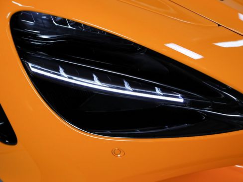 Used 2026 McLaren 750S Spider RWD image 13