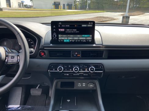 Used 2025 Honda Pilot EX-L image 25