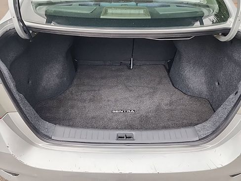 Used 2019 Nissan Sentra SV FWD image 11