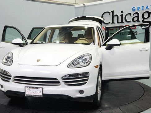 Used 2014 Porsche Cayenne Platinum Edition AWD/4WD image 17