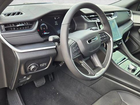 New 2025 Jeep Grand Cherokee L Altitude image 3