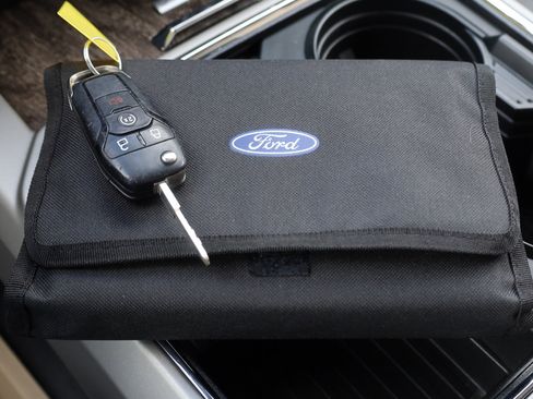 Used 2018 Ford F250 Lariat w/ Chrome Package image 12