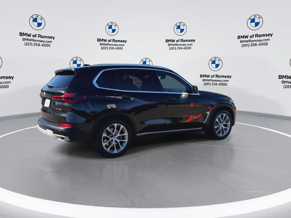 Used 2024 BMW X5 xDrive40i w/ Premium Package AWD/4WD image 8