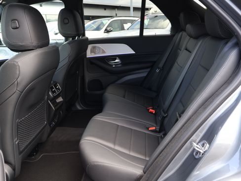 Used 2026 Mercedes-Benz GLE 450 4MATIC w/ Winter Package image 17