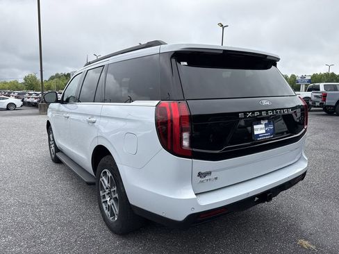 Used 2025 Ford Expedition Active AWD/4WD image 5