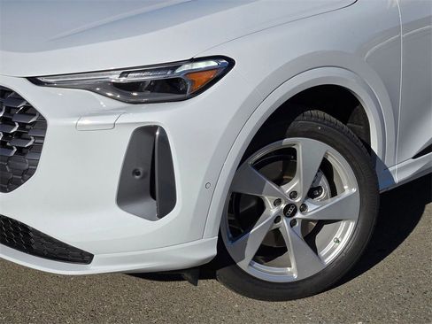 New 2025 Audi Q5 Premium Plus image 9