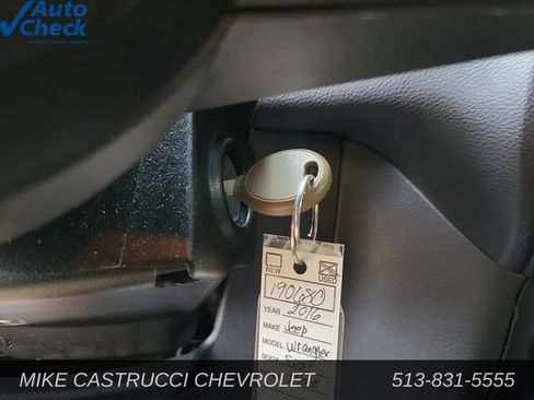 Used 2016 Jeep Wrangler Unlimited Sport w/ Connectivity Group AWD/4WD image 15