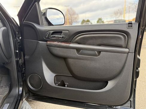 Used 2011 GMC Yukon Denali image 46