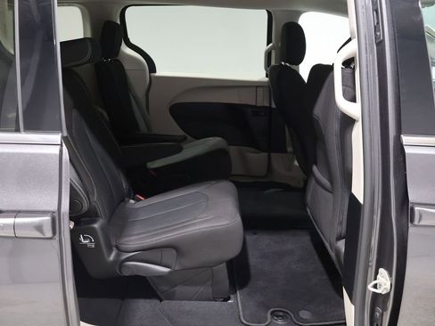 Used 2021 Chrysler Voyager LX image 21