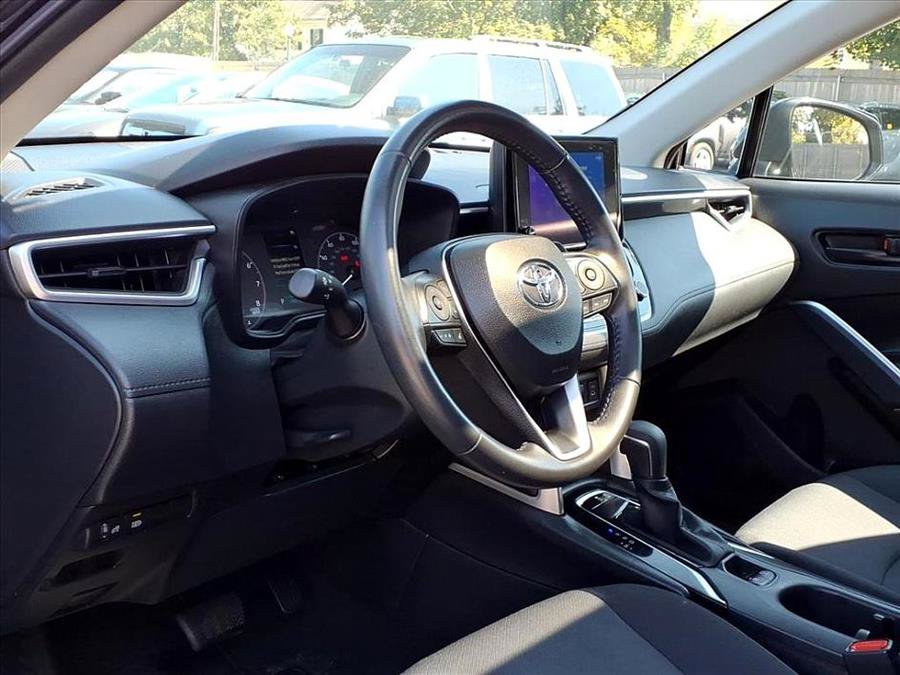 Used 2023 Toyota Corolla Cross LE w/ Moonroof Package AWD/4WD image 18