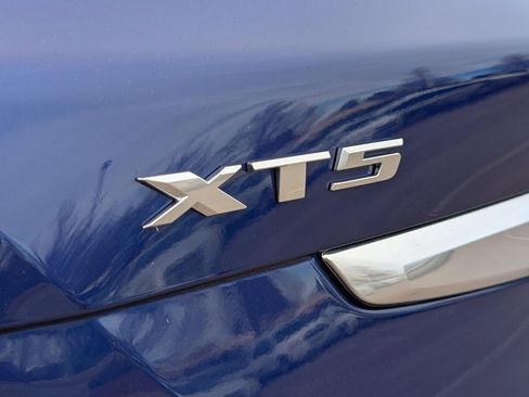 Certified 2025 Cadillac XT5 Sportv w/ Technology Package image 8