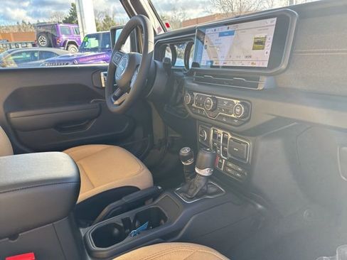 New 2026 Jeep Gladiator Willys AWD/4WD image 11