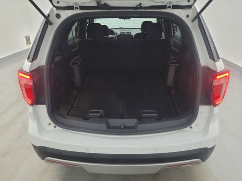 Used 2017 Ford Explorer XLT AWD/4WD image 29