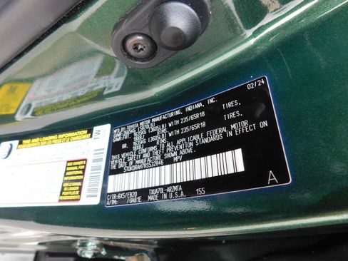 Used 2024 Toyota Highlander XLE FWD image 12
