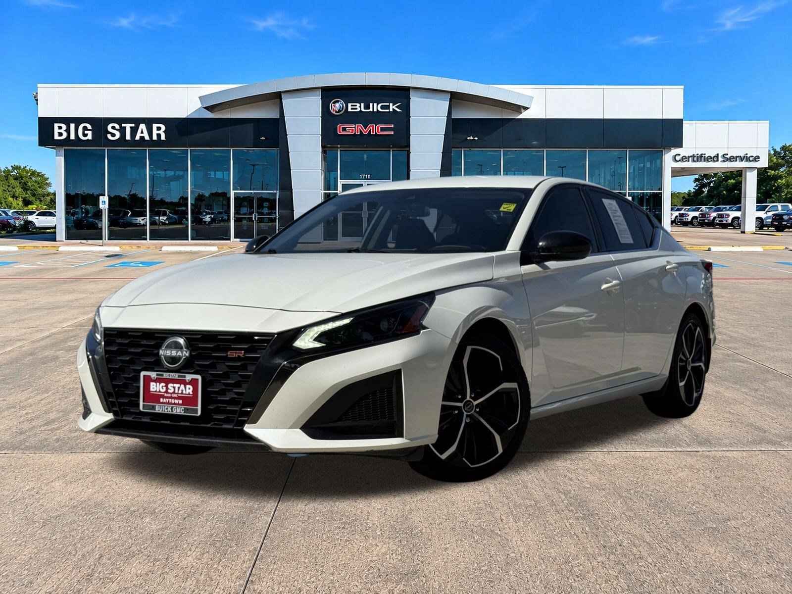 Used 2024 Nissan Altima 2.5 SR FWD image 2