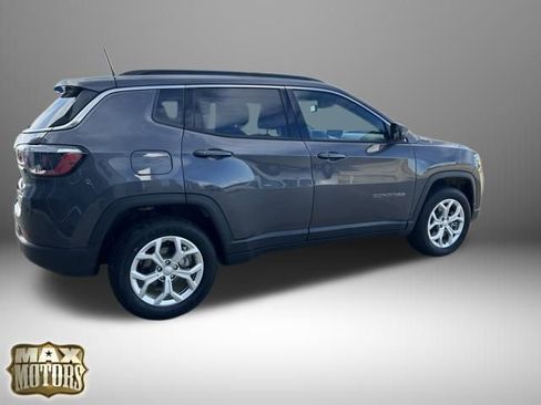 Used 2024 Jeep Compass Latitude image 9