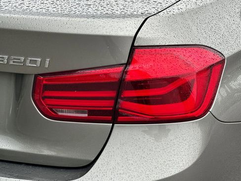 Used 2018 BMW 320i Sedan image 28
