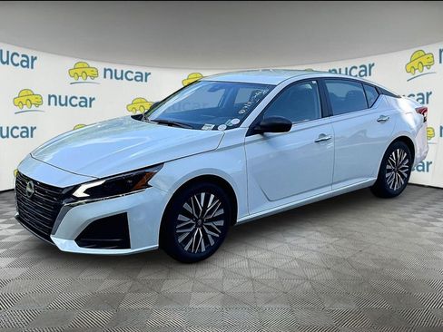 Used 2025 Nissan Altima 2.5 SV FWD image 3
