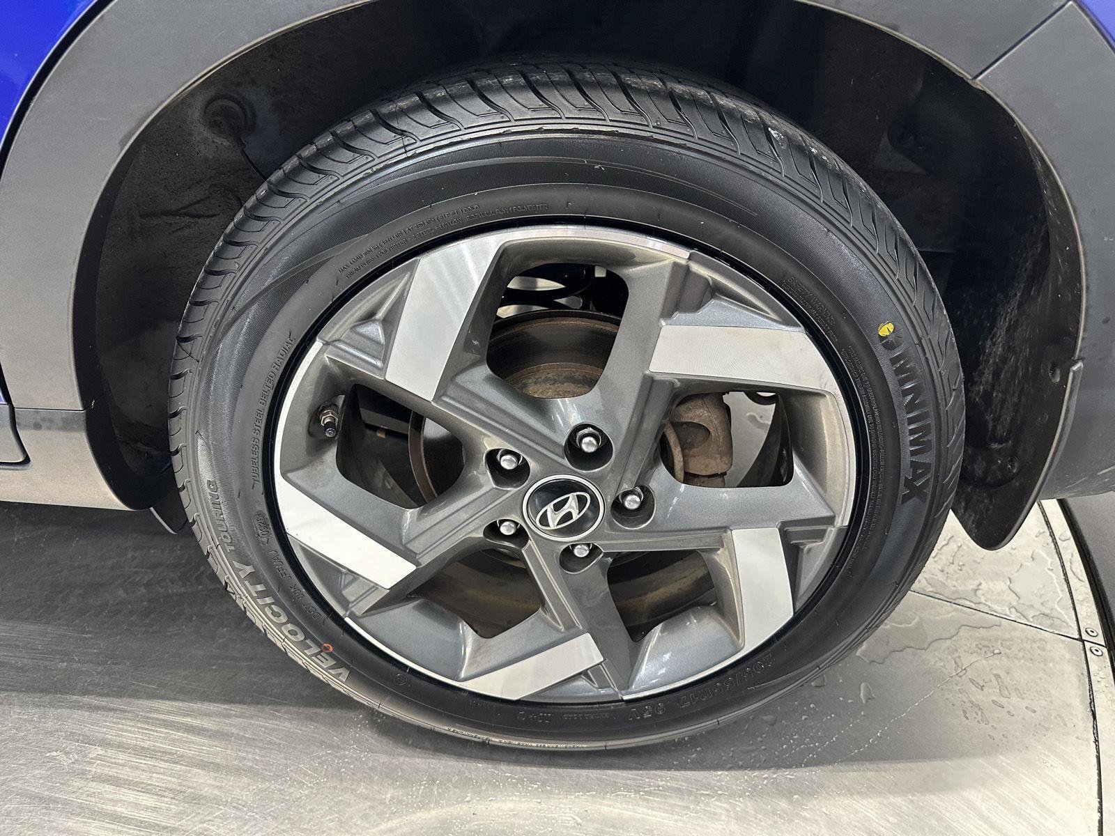 Used 2022 Hyundai Venue Limited FWD image 10