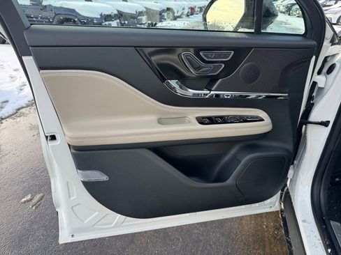 New 2026 Lincoln Corsair Premiere image 23