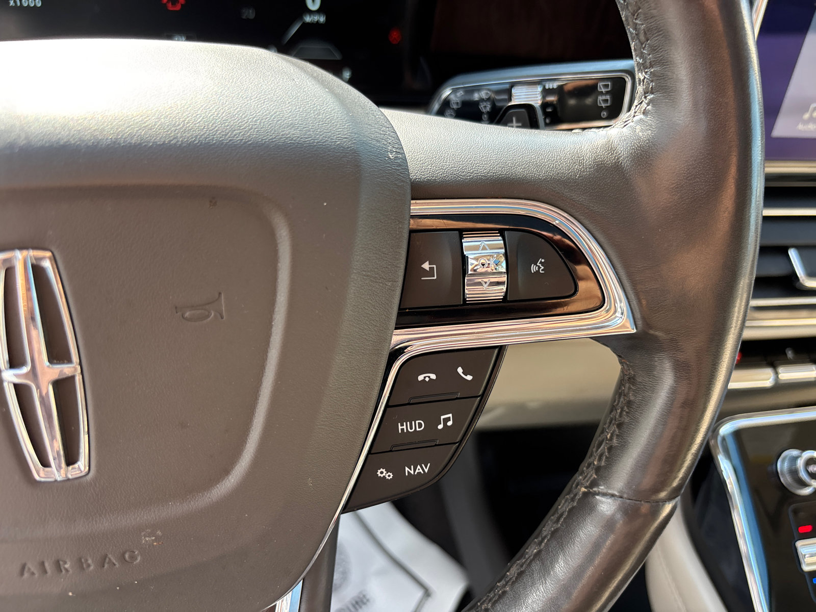 Used 2019 Lincoln Navigator Reserve AWD/4WD image 18