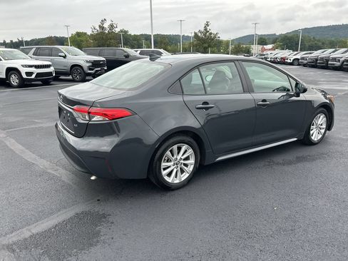 Used 2023 Toyota Corolla LE w/ LE Convenience Package FWD image 7