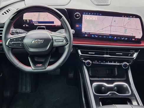 Used 2024 Chevrolet Traverse RS FWD image 27