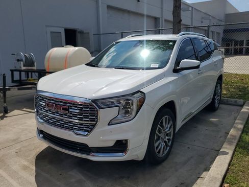 Used 2022 GMC Terrain Denali image 2