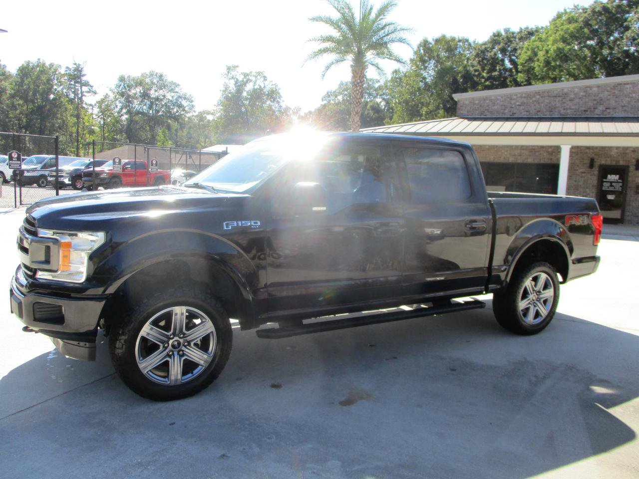 Used 2018 Ford F150 XLT w/ Equipment Group 302A Luxury AWD/4WD image 8